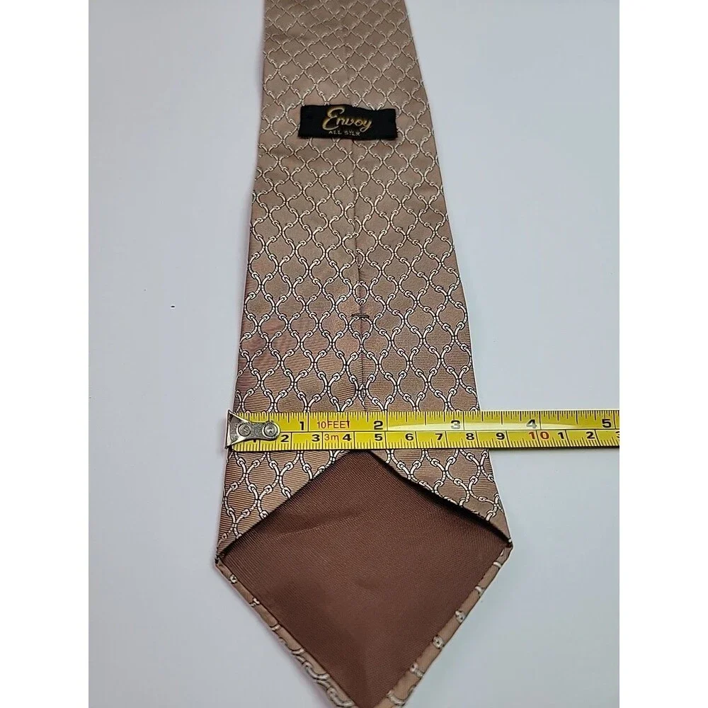 Envoy All Silk Necktie Tan Beige Chain Link Geometric Pattern Mens Tie